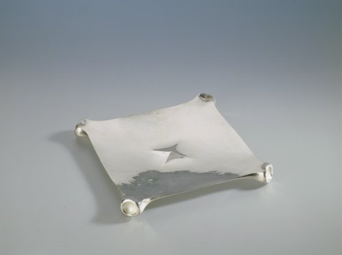Piece -- materials: silver; dimensions: 17 x 17 x 2 h cm;