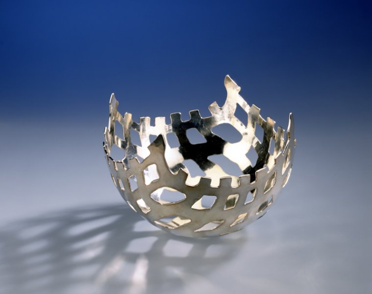Piece -- materials: silver; dimensions: diameter 18, 12 h cm;