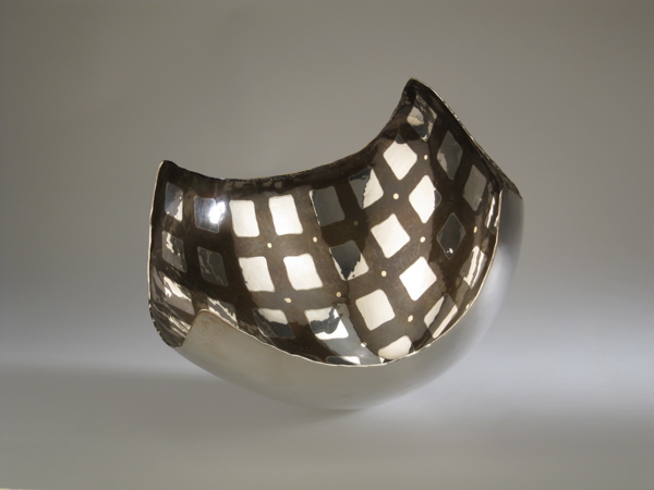 Piece -- materials: silver, brass, patinated; dimensions: diameter 27, 22 h cm;
