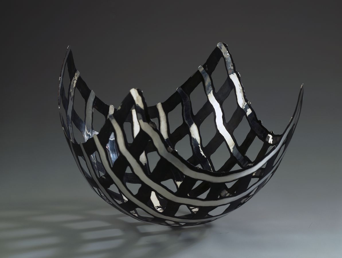 Piece -- materials: silver, blackened silver; dimensions: diameter 19, 15 h cm;