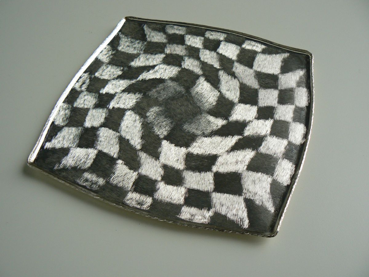 Piece -- materials: silver; dimensions: 25 x 25 cm;