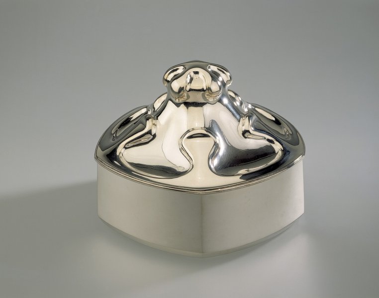 Piece -- materials: silver; dimensions: diameter 18, 13h;