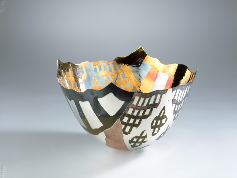 Piece -- materials: silver, brass, copper, patinated; dimensions: diameter 20, 11.5 h cm;