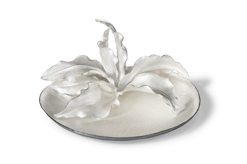 Piece -- materials: Britannia silver; dimensions: diameter 15.5 x 7 h cm;