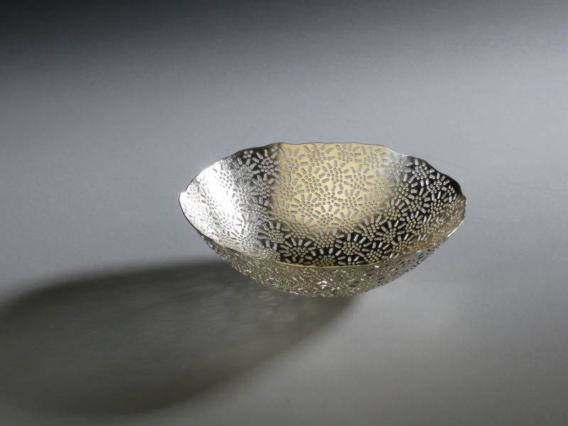 Piece -- materials: silver; dimensions: diameter 9 x 4,5 h cm;