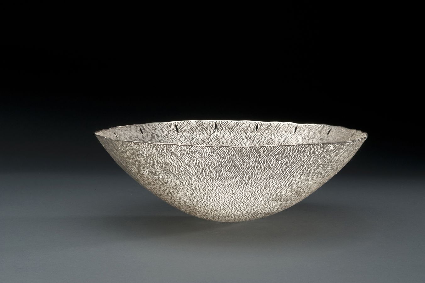 Piece -- materials: silver; dimensions: diameter 25, 8 h cm;