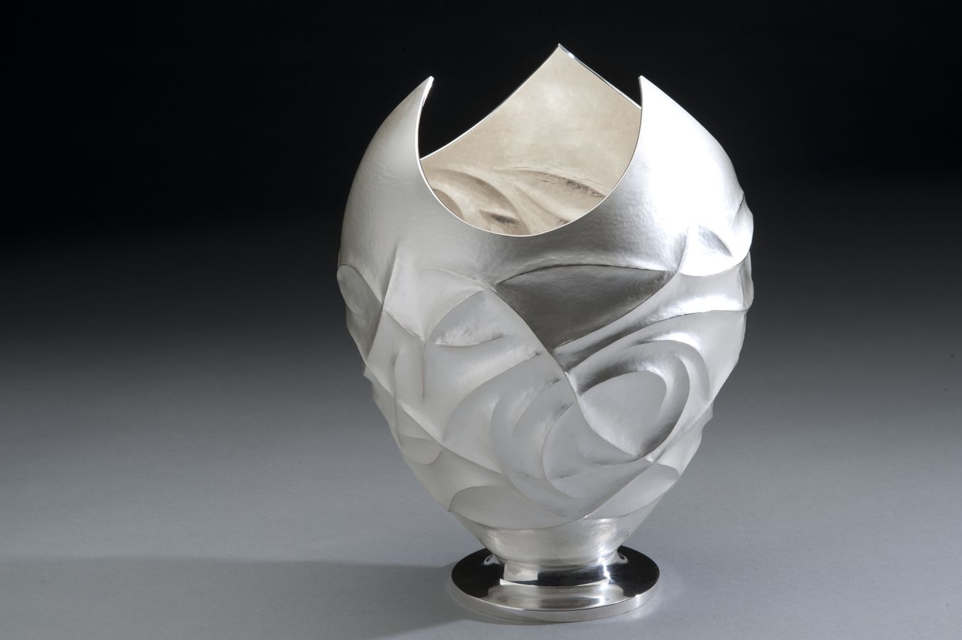 Piece -- materials: silver; dimensions: h 20 cm;