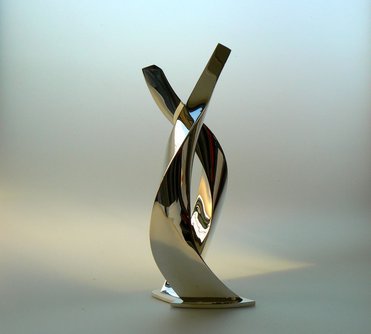Piece -- materials: silver; dimensions: 12 x 13 x h 28 cm;