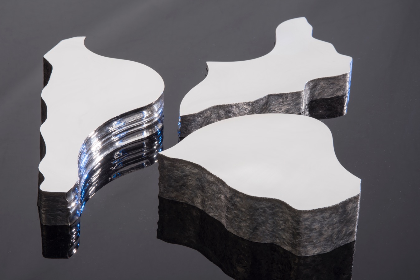 Piece -- materials: silver; dimensions: 40 x 20 x 10 h cm;