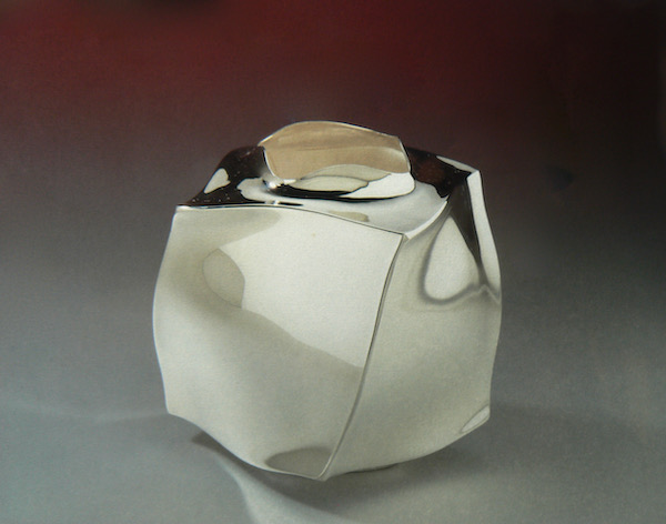 Piece -- materials: silver; dimensions: 11 x 11 x 11 cm;