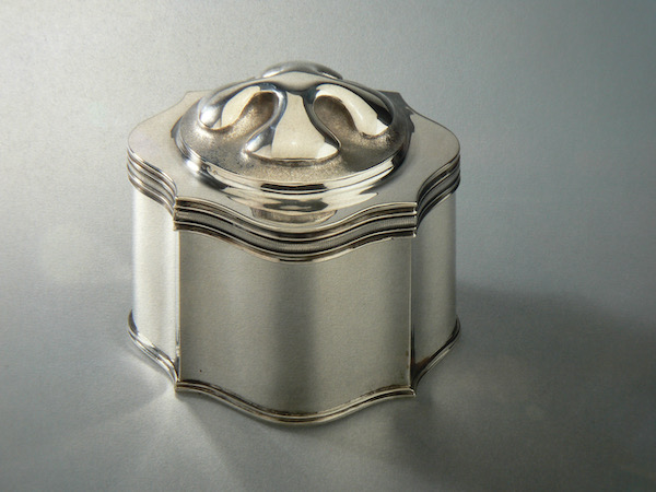 Piece -- materials: silver, ebony, ivory; dimensions: h 20 cm;